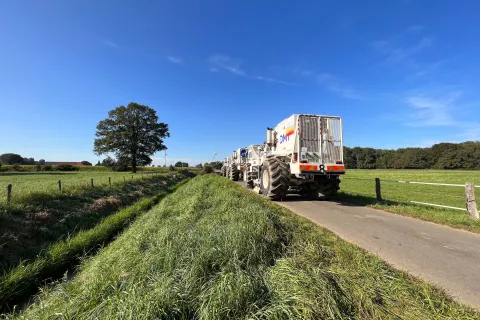 Vibro-Truck am Niederrhein (Rechte: Geologischer Dienst NRW)