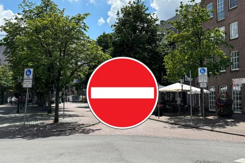 Vom Marktplatz aus dürfen auch Berechtigte künftig nicht mehr in die Fußgängerzone einfahren (Foto: Torsten Matenaers)