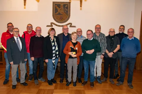 Sascha Wolf, Dietmar Schulze, Holger Heuer, Reiner Weidemann, Beate Ernesti, Bürgermeister Ulrich Knickrehm, Rita Weidemann, Theo Thyssen, Hermann-Josef Kleinen, Roland Thyssen, Heinz Bergkamp, Jürgen Kranz und Anton Verhoeven (Foto: Torsten Matenaers)