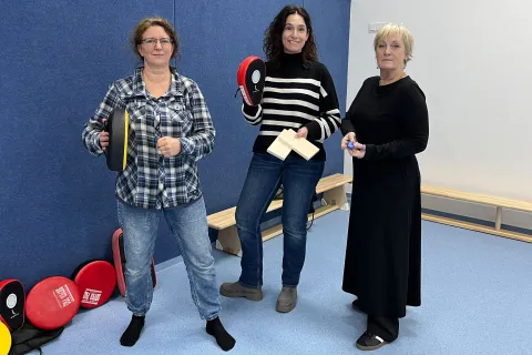 Übungsleiterin Britta Tiggelkamp (l.), Bianca Bloemen (Astra, m.) und Gleichstellungsbeauftragte Friederike Küsters (Foto: Peter Mantel)