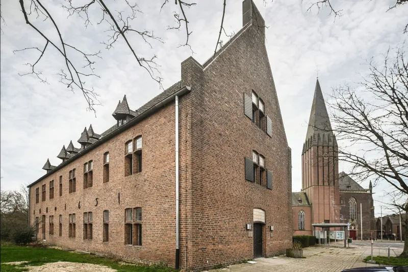 Das ehemalige Tertiarinnenkloster beherbergt das neue MVZ (Foto: Markus van Offern)